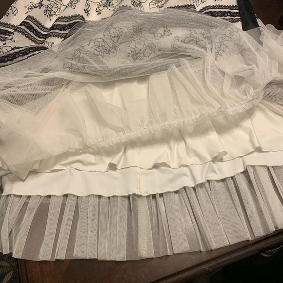 BCBGMaxAzria beaded floral strapless dress 12 - Picture 7 of 7